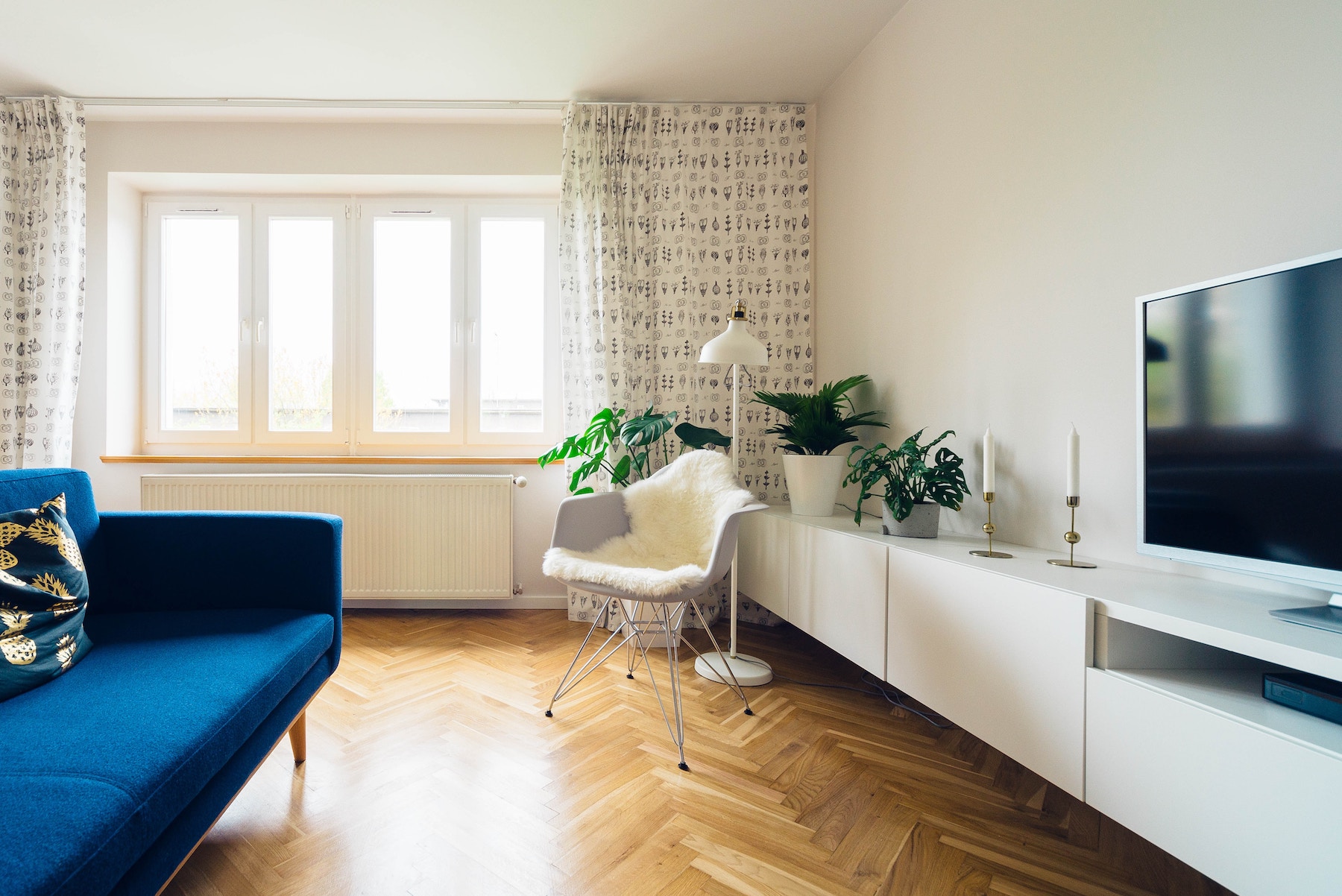 Does Airbnb Save Homes? The Impact of Airbnb on Mortgage Delinquency and Housing Foreclosure